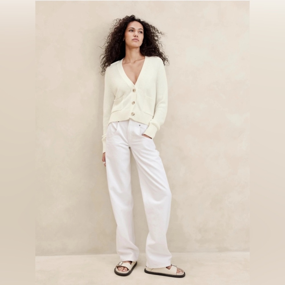 100% Wool V-Neck Ribbed Cardigan